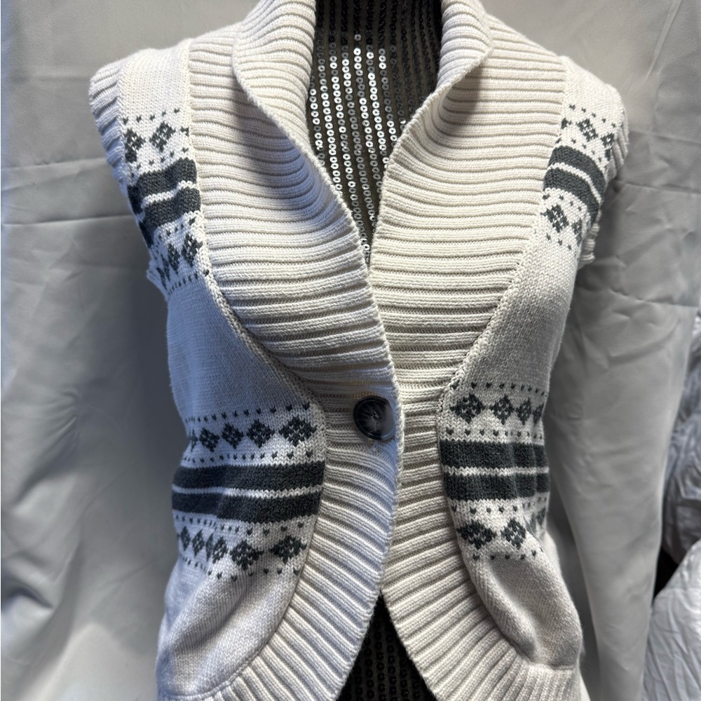 Women's Cream and Gray Patterned Sweater